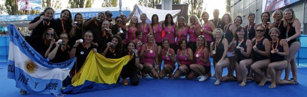 Zlatá Česká republika se stříbrnou Kolumbií a bronzovým Irskem v kategorii 35+